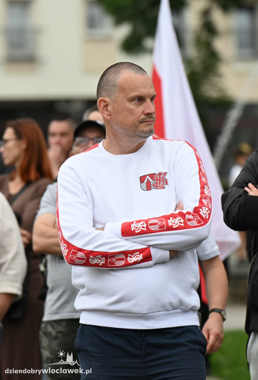 Pikieta pod Urzędem Miasta: STOP IMIGRANTOM