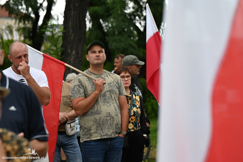 Pikieta pod Urzędem Miasta: STOP IMIGRANTOM