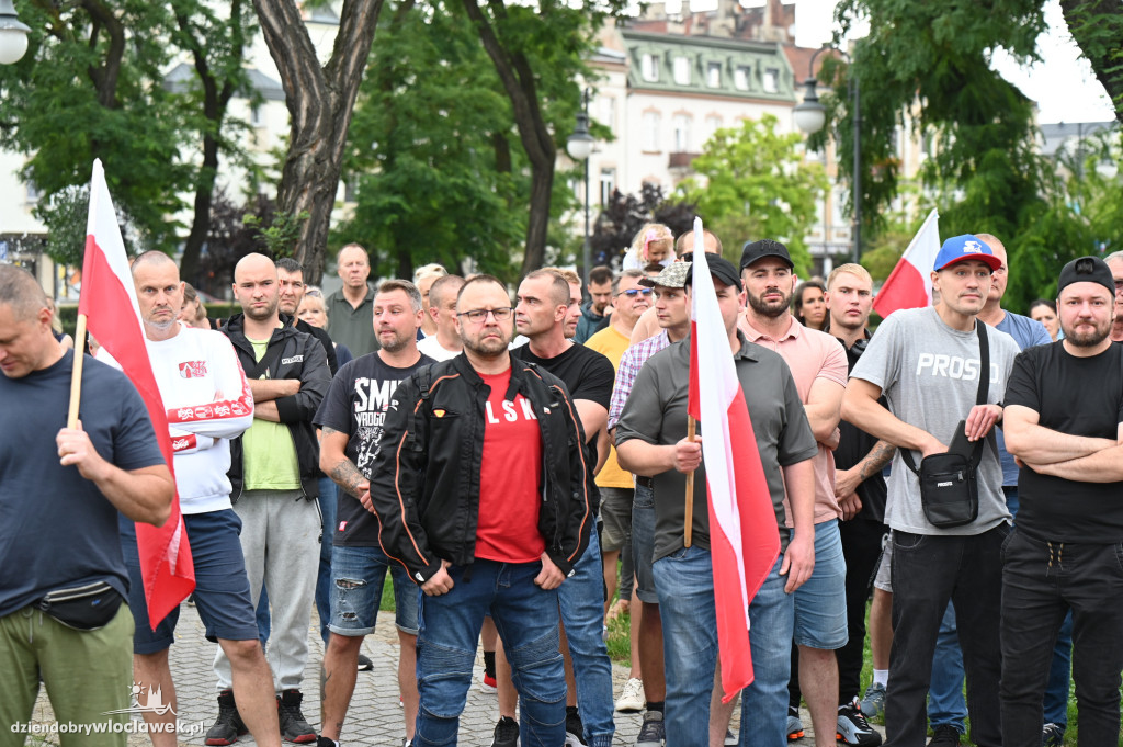 Pikieta pod Urzędem Miasta: STOP IMIGRANTOM