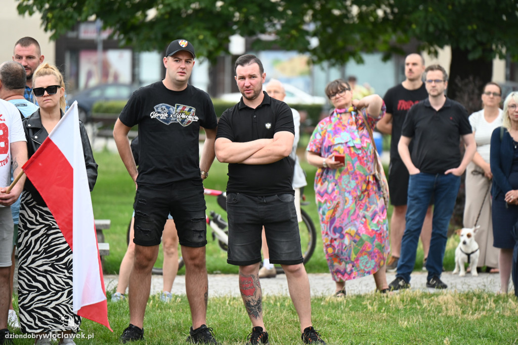 Pikieta pod Urzędem Miasta: STOP IMIGRANTOM