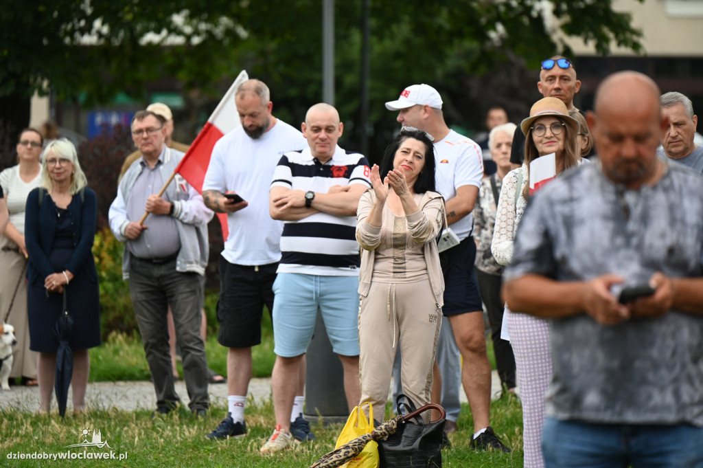 Pikieta pod Urzędem Miasta: STOP IMIGRANTOM