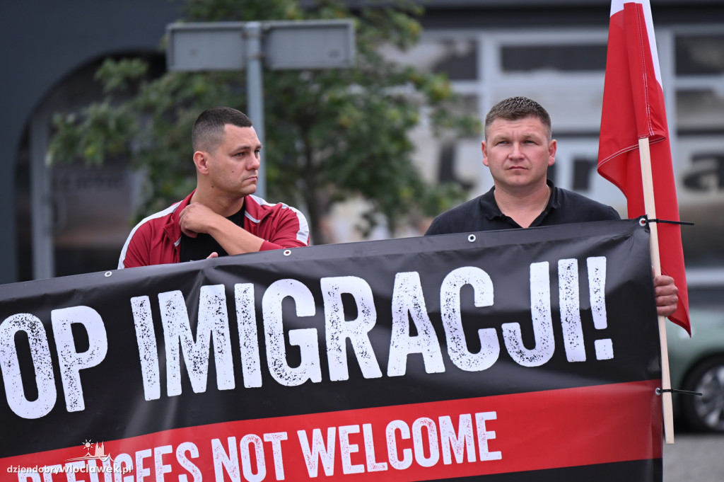 Pikieta pod Urzędem Miasta: STOP IMIGRANTOM