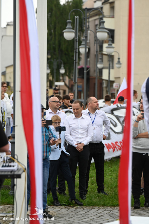 Pikieta pod Urzędem Miasta: STOP IMIGRANTOM