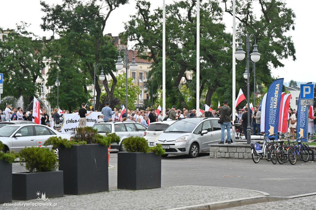 Pikieta pod Urzędem Miasta: STOP IMIGRANTOM