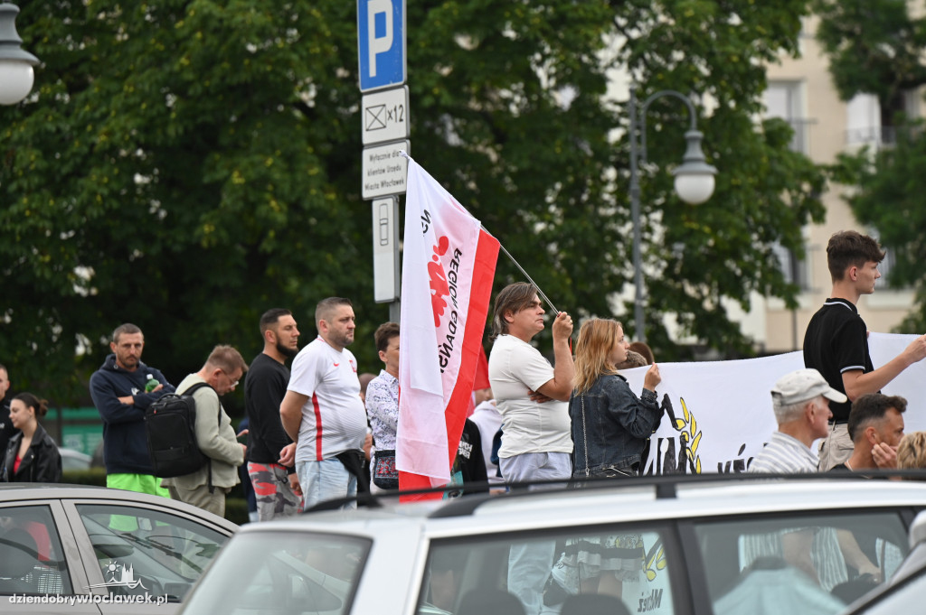 Pikieta pod Urzędem Miasta: STOP IMIGRANTOM