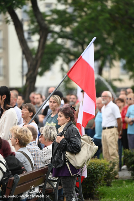 Pikieta pod Urzędem Miasta: STOP IMIGRANTOM