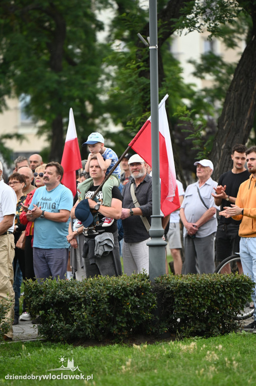Pikieta pod Urzędem Miasta: STOP IMIGRANTOM