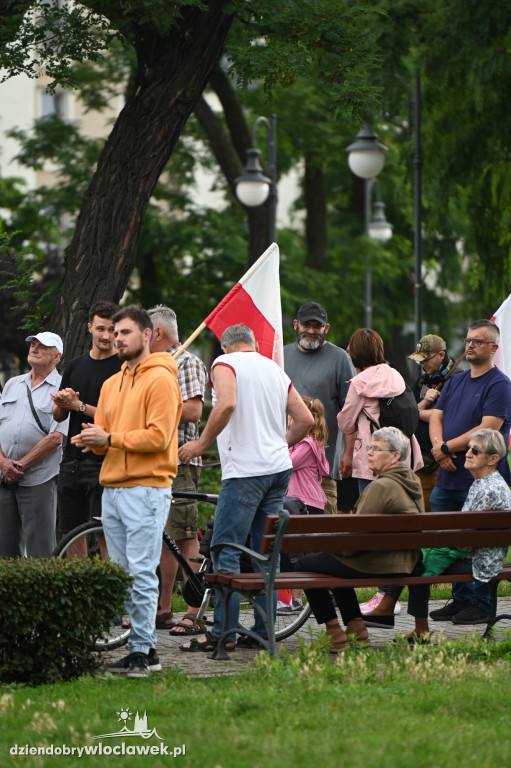 Pikieta pod Urzędem Miasta: STOP IMIGRANTOM