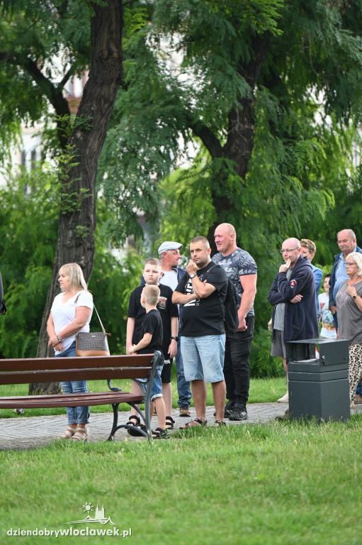 Pikieta pod Urzędem Miasta: STOP IMIGRANTOM
