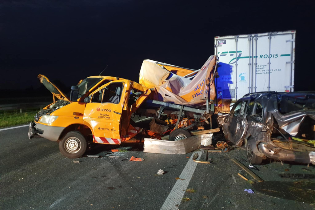 Zderzenie trzech pojazdów na A1