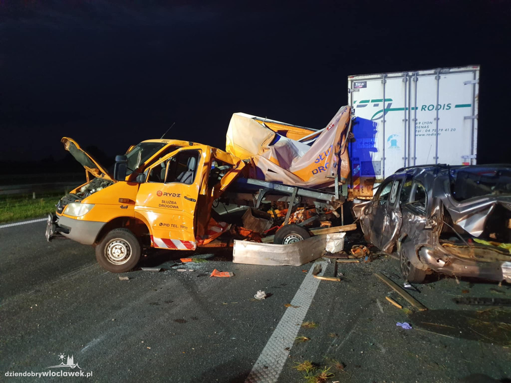 Zderzenie trzech pojazdów na A1