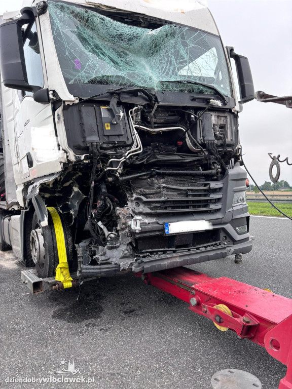 Zderzenie trzech pojazdów na A1