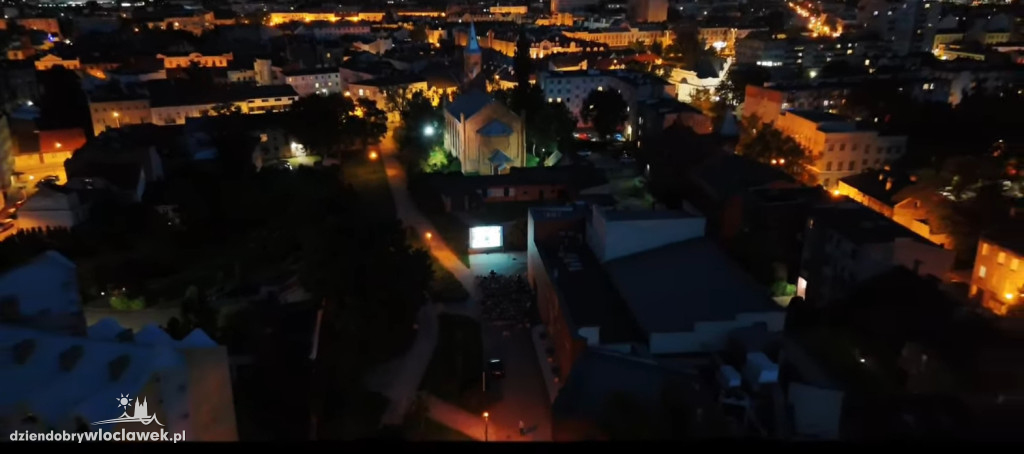 Kulturalnie pod chmurką – \