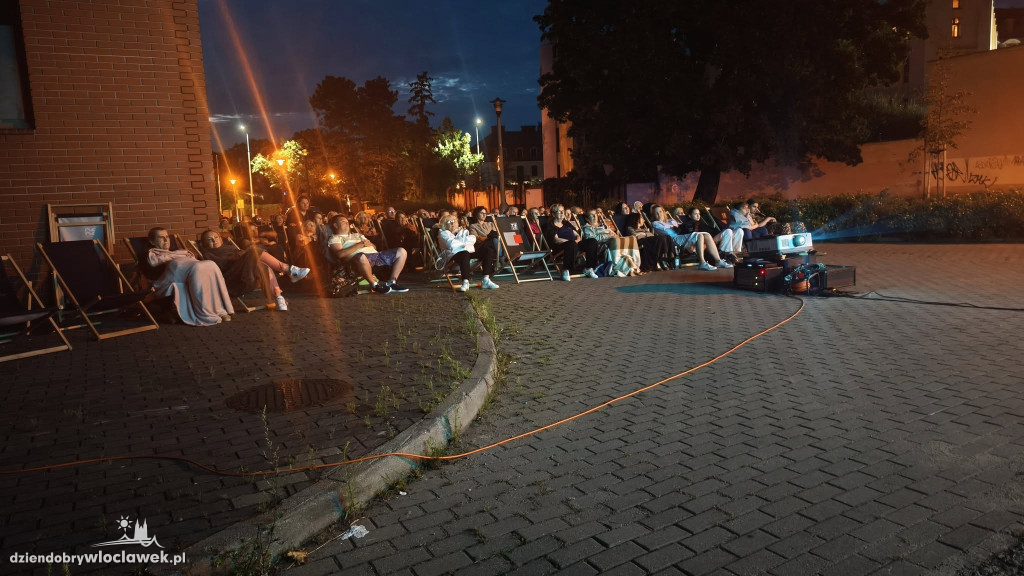 Kulturalnie pod chmurką – \