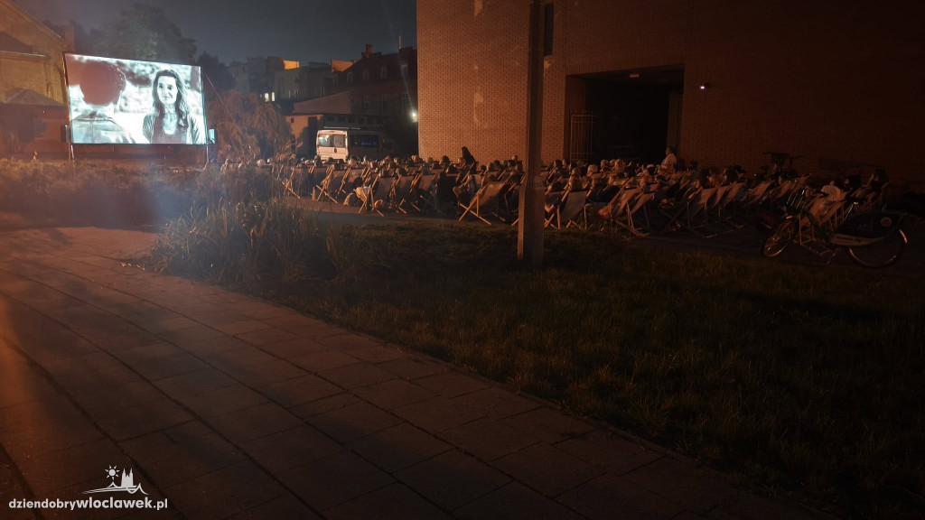 Kulturalnie pod chmurką – \