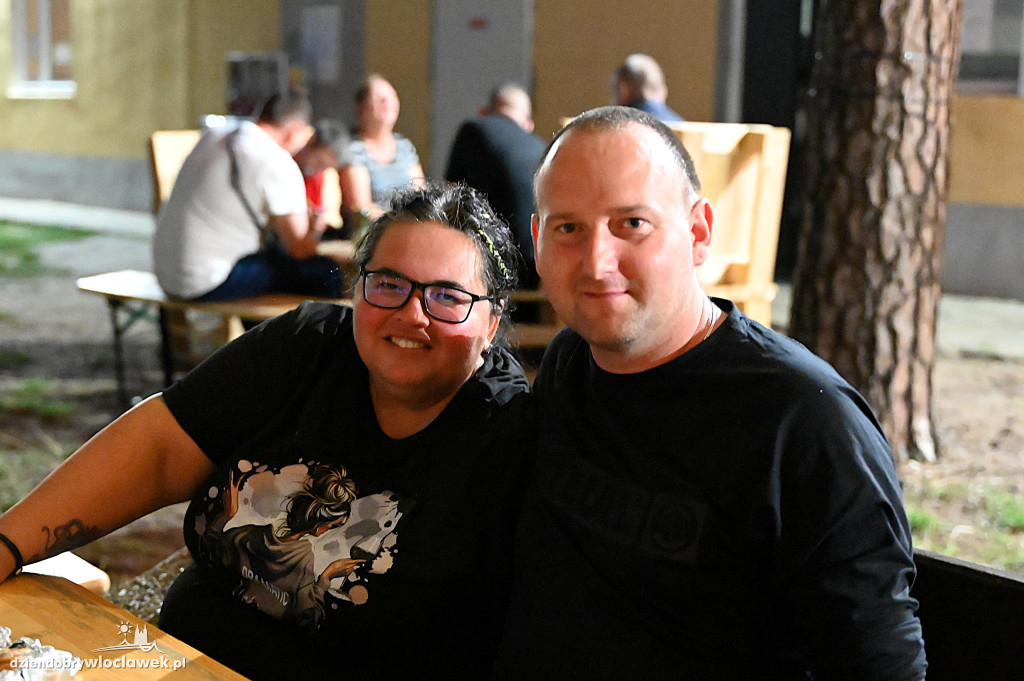 Roztańczony Magiczny Brzeg nad Jeziorem Czarnym