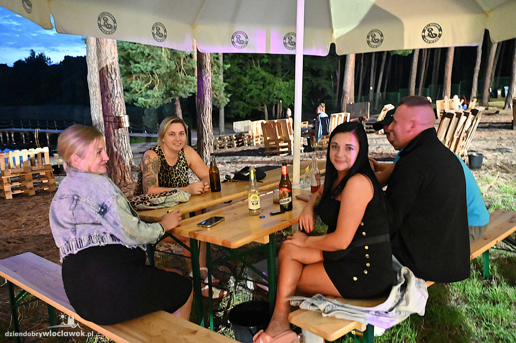 Roztańczony Magiczny Brzeg nad Jeziorem Czarnym