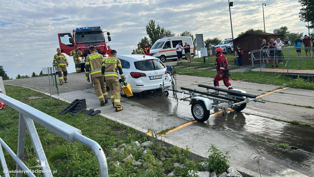 Samochód w Wiśle na Płockiej