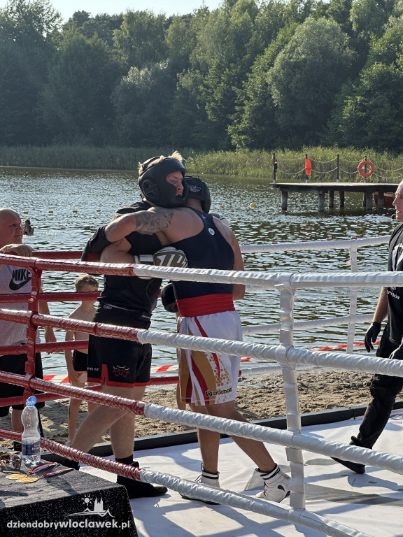 Holiday Boxing Show nad Jeziorem Czarnym