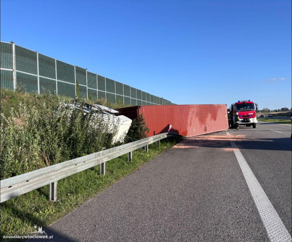 Przewrócona ciężarówka sparaliżowała A1