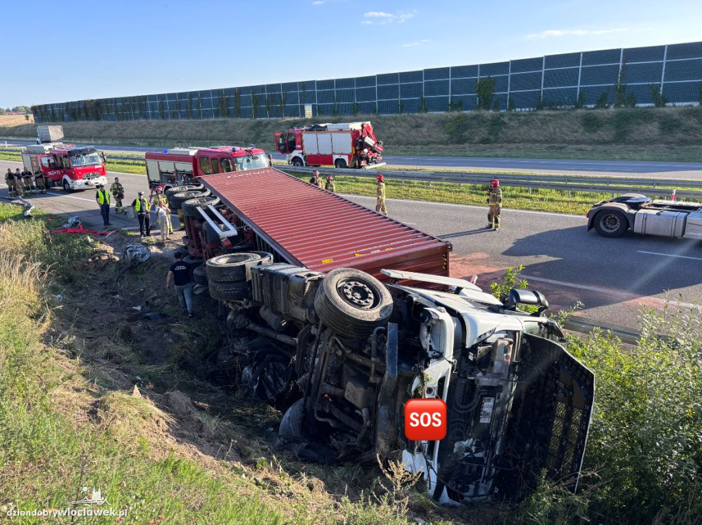 Przewrócona ciężarówka sparaliżowała A1