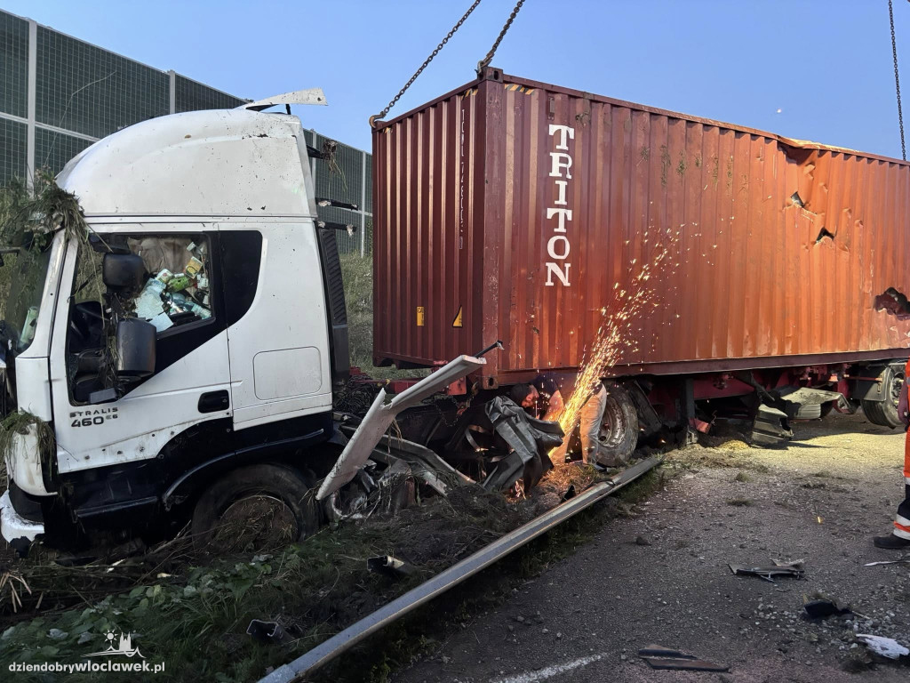 Przewrócona ciężarówka sparaliżowała A1