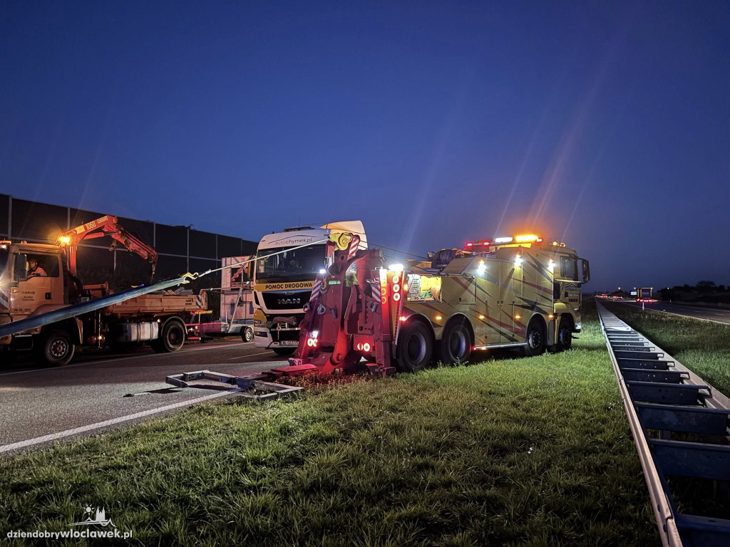 Przewrócona ciężarówka sparaliżowała A1