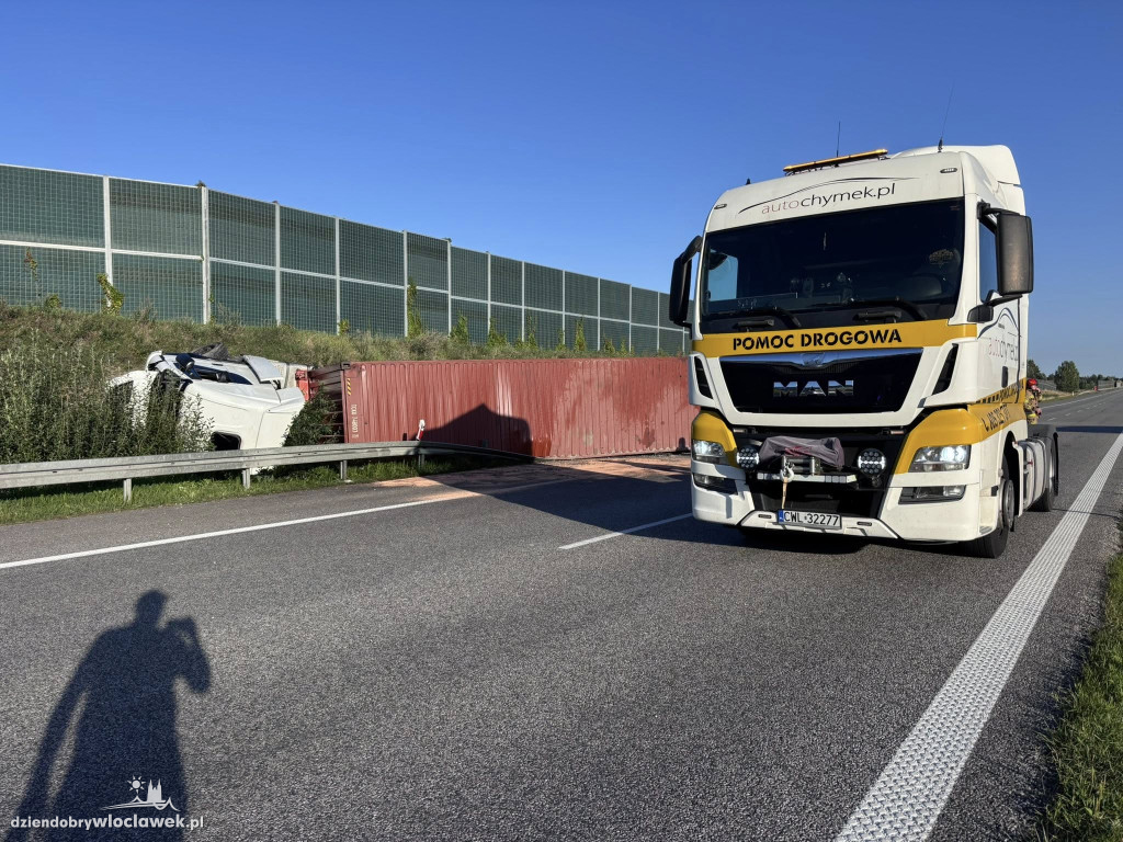 Przewrócona ciężarówka sparaliżowała A1