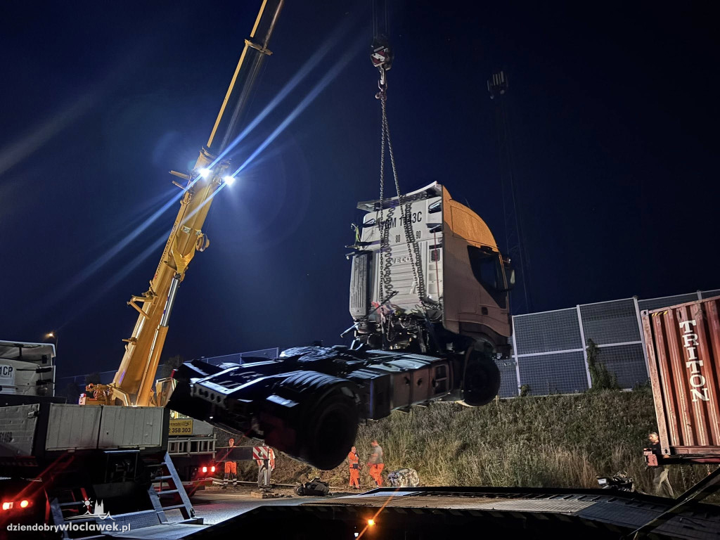 Przewrócona ciężarówka sparaliżowała A1