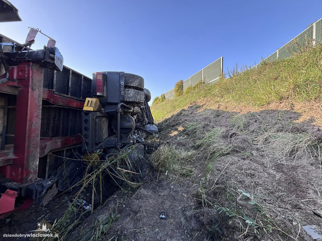 Przewrócona ciężarówka sparaliżowała A1