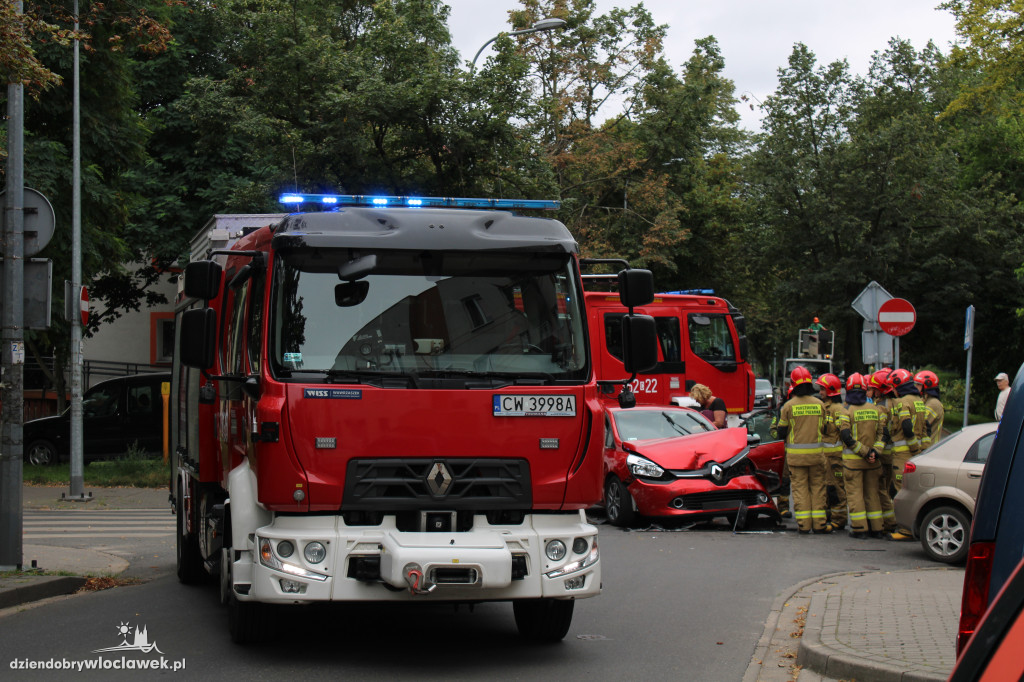 Kolizja na skrzyżowaniu z Chmielną