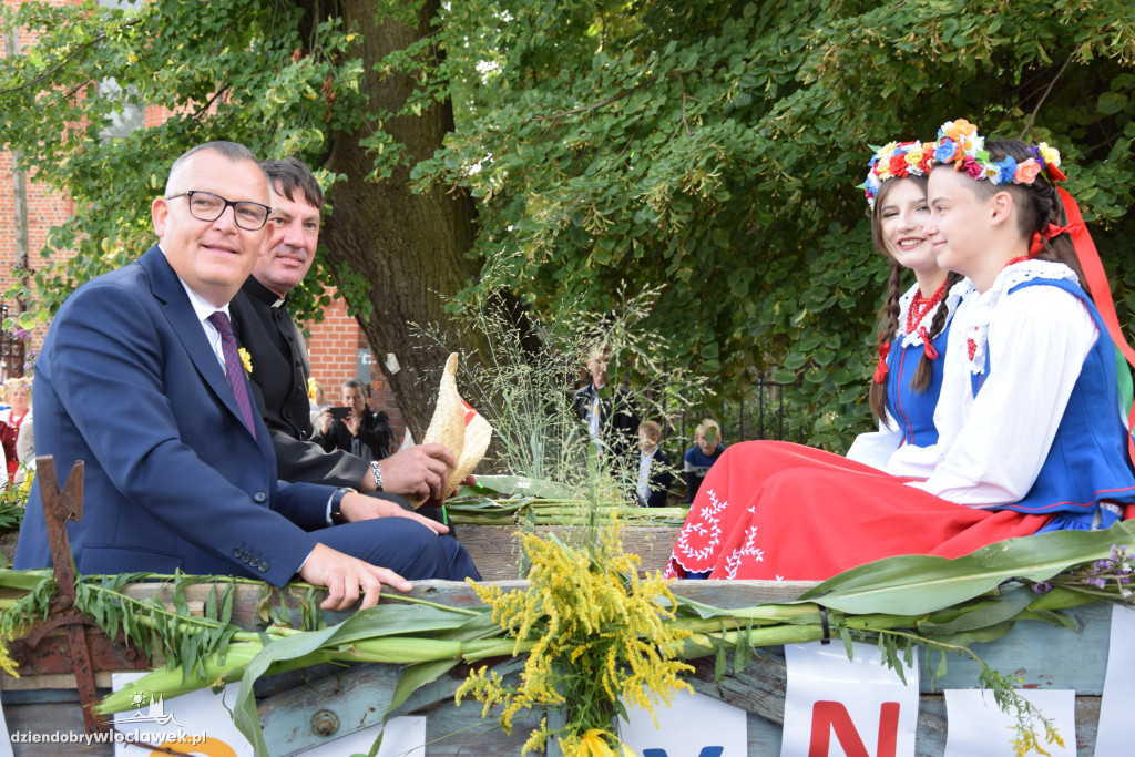 Dożynki w Brześciu Kujawskim - korowód i część obrzędowa