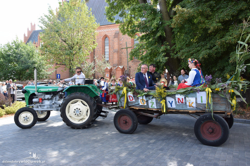 Dożynki w Brześciu Kujawskim - korowód i część obrzędowa