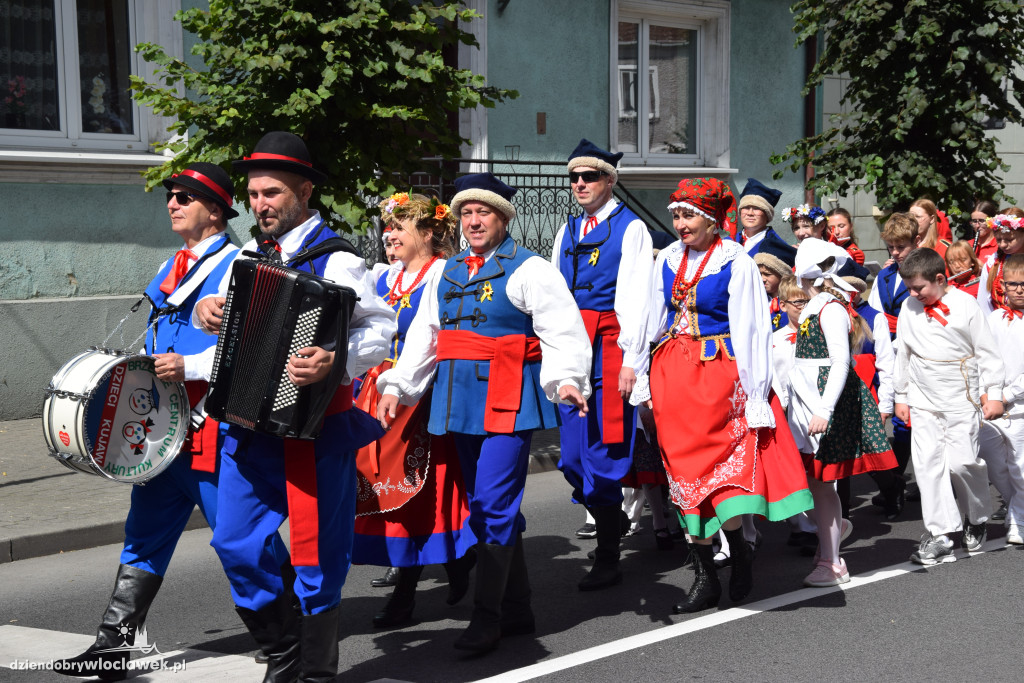 Dożynki w Brześciu Kujawskim - korowód i część obrzędowa