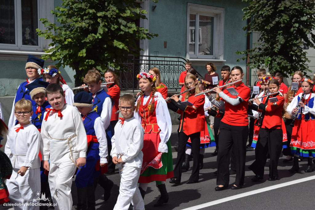 Dożynki w Brześciu Kujawskim - korowód i część obrzędowa