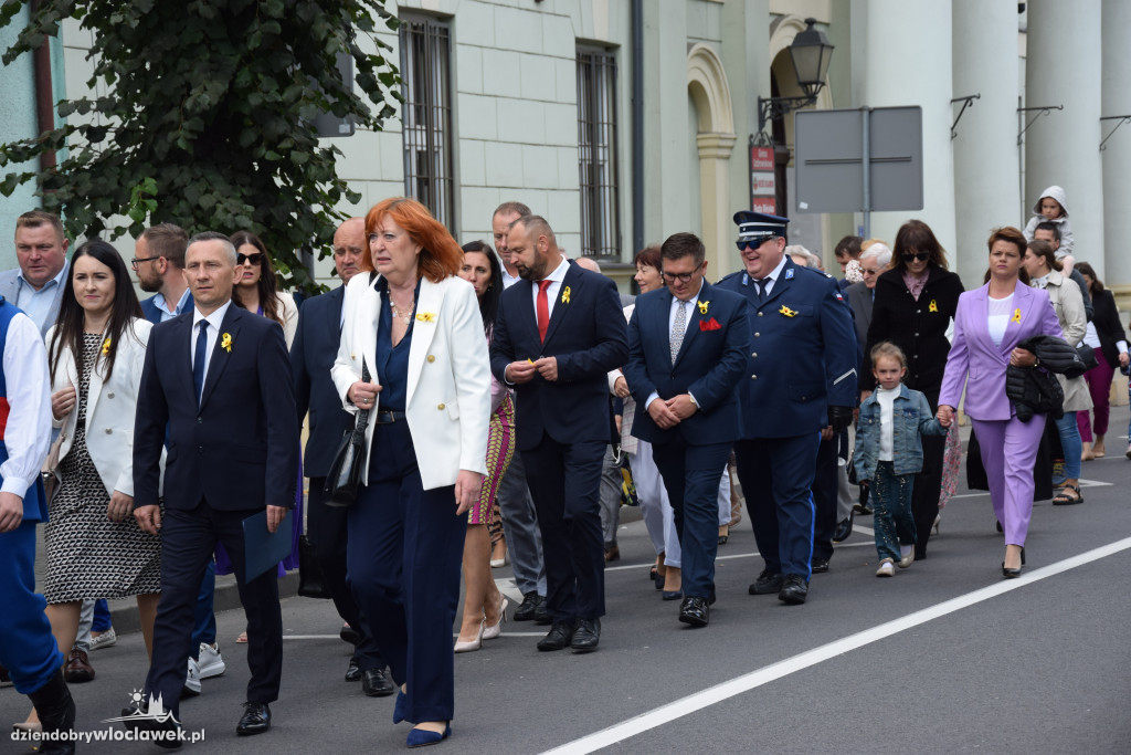 Dożynki w Brześciu Kujawskim - korowód i część obrzędowa
