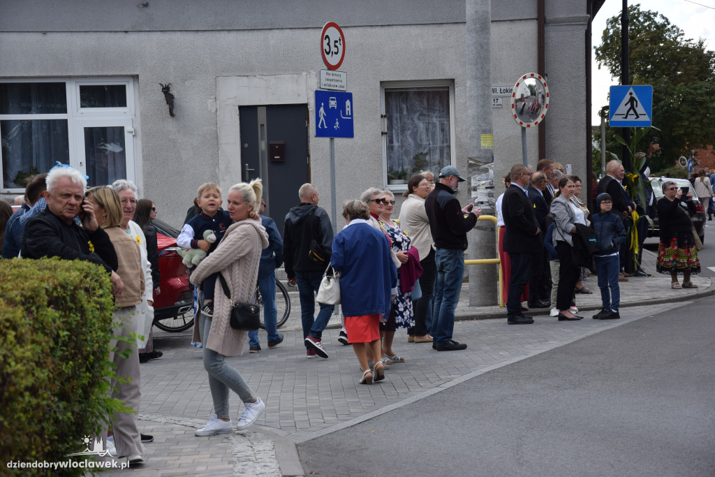 Dożynki w Brześciu Kujawskim - korowód i część obrzędowa