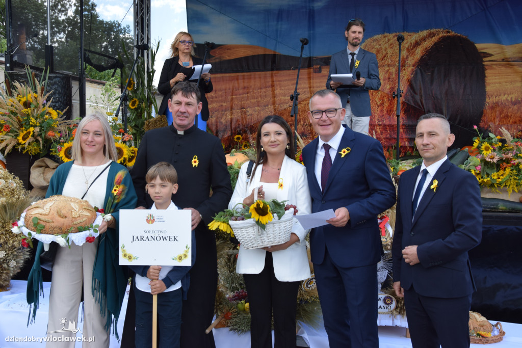 Dożynki w Brześciu Kujawskim - korowód i część obrzędowa