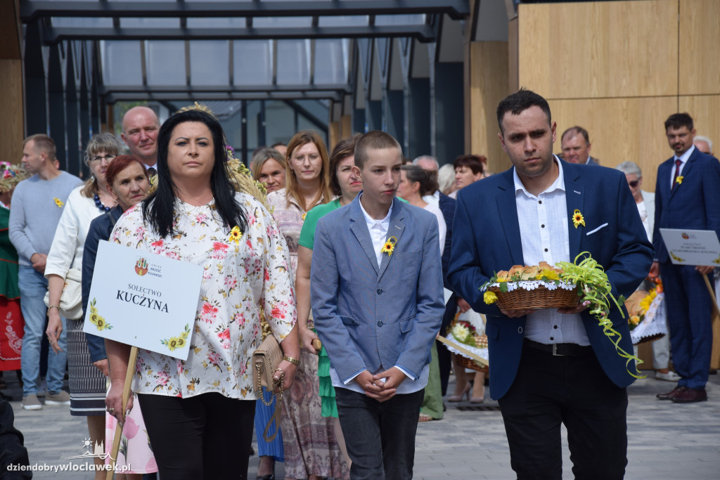 Dożynki w Brześciu Kujawskim - korowód i część obrzędowa