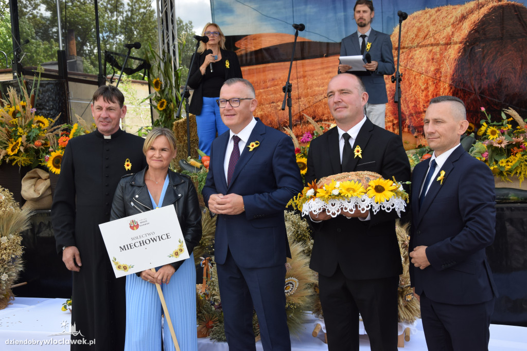 Dożynki w Brześciu Kujawskim - korowód i część obrzędowa