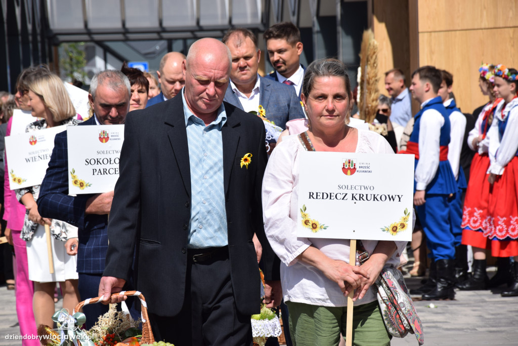 Dożynki w Brześciu Kujawskim - korowód i część obrzędowa