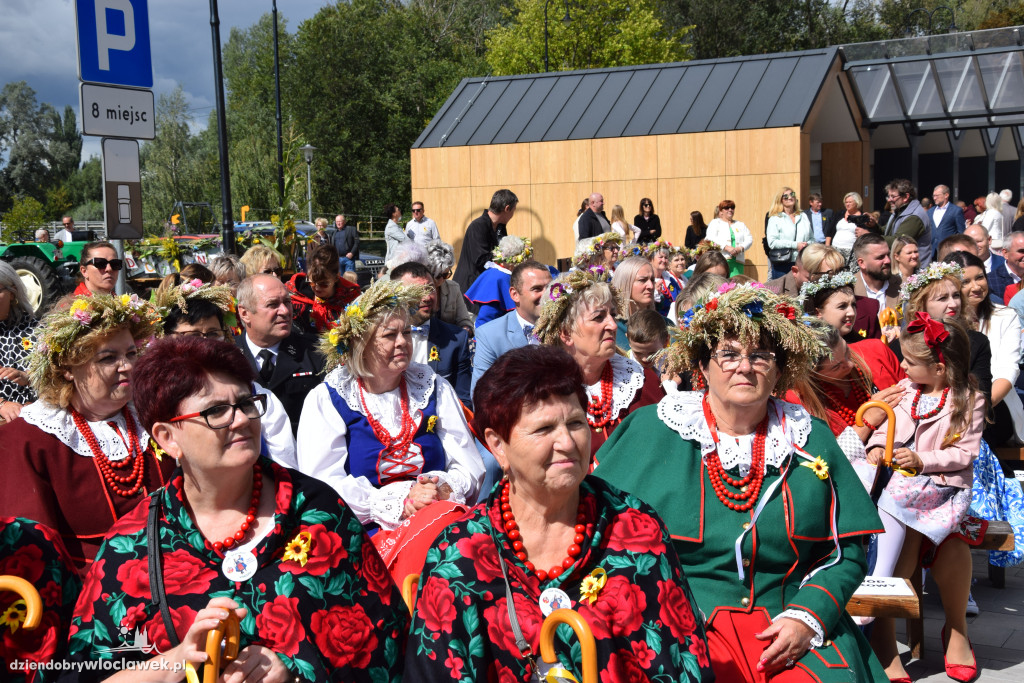 Dożynki w Brześciu Kujawskim - korowód i część obrzędowa
