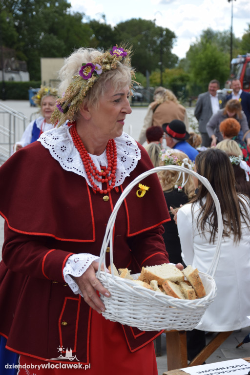 Dożynki w Brześciu Kujawskim - korowód i część obrzędowa