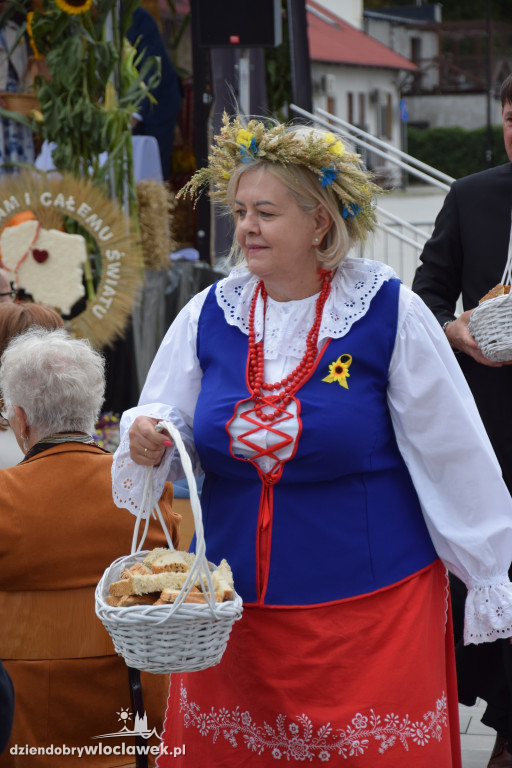 Dożynki w Brześciu Kujawskim - korowód i część obrzędowa