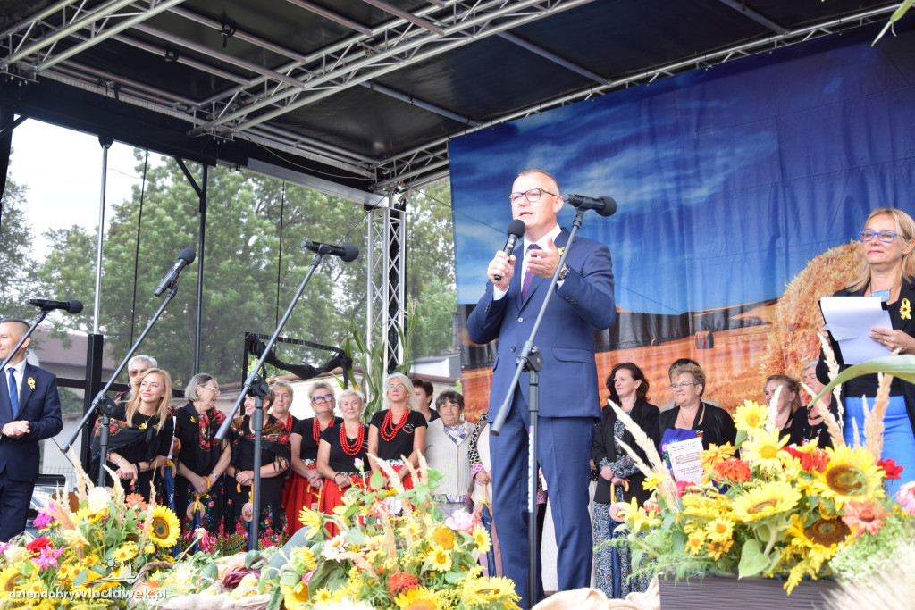Dożynki w Brześciu Kujawskim - korowód i część obrzędowa
