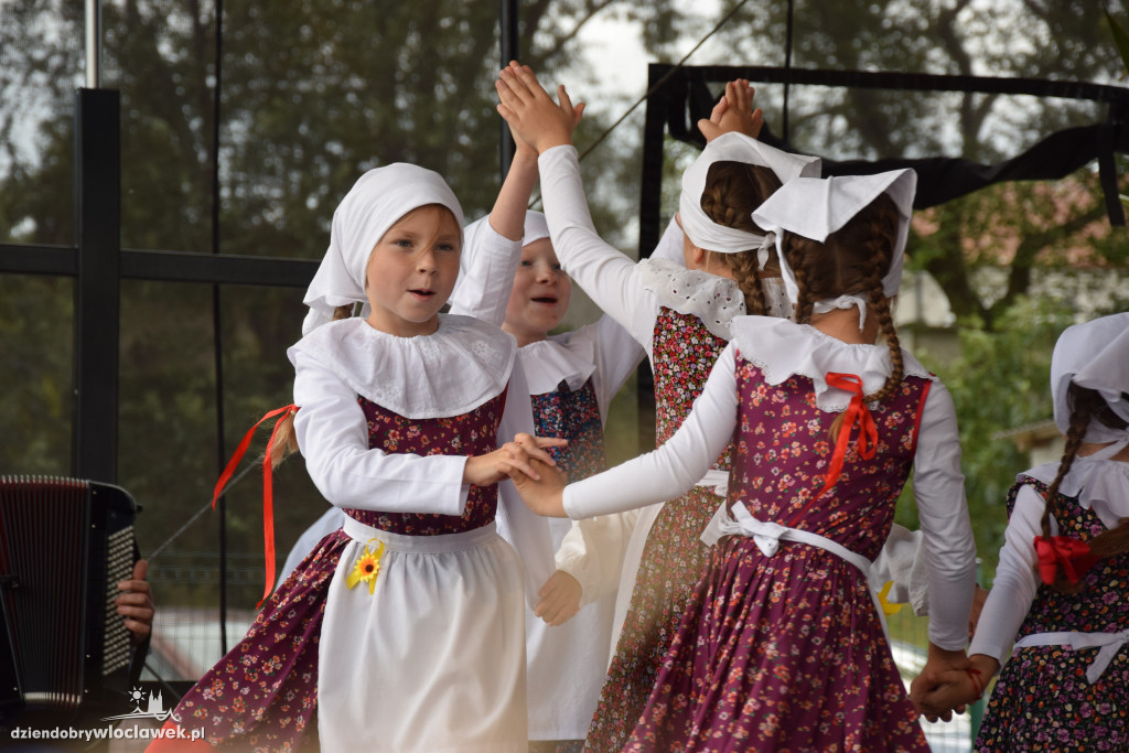 Dożynki w Brześciu Kujawskim - korowód i część obrzędowa
