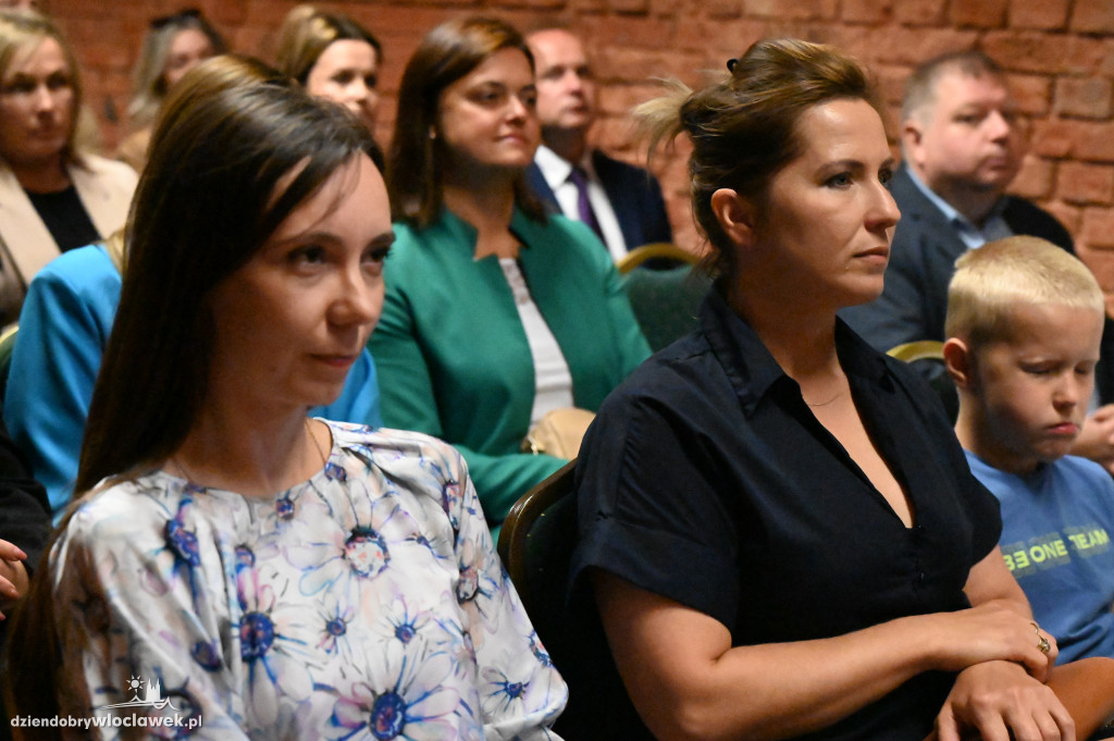 Przybyło 65 nauczycieli dyplomowanych