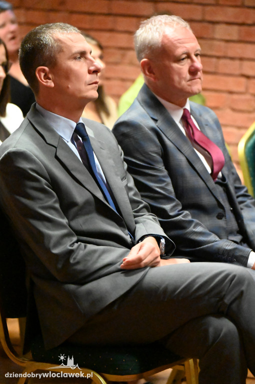 Przybyło 65 nauczycieli dyplomowanych