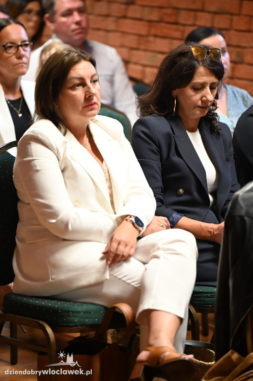 Przybyło 65 nauczycieli dyplomowanych