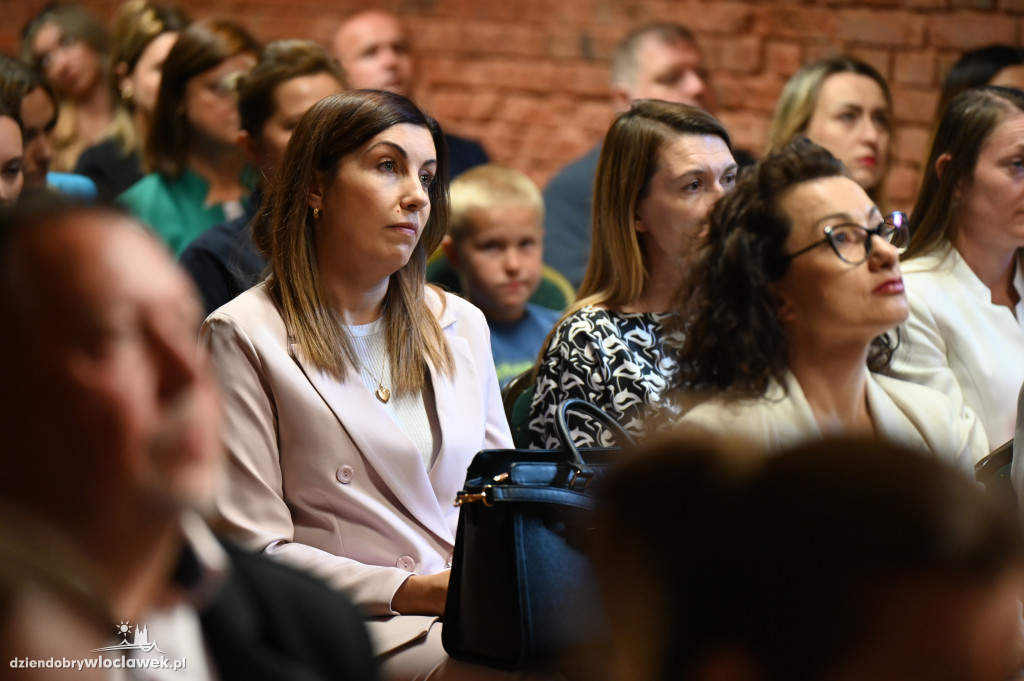 Przybyło 65 nauczycieli dyplomowanych